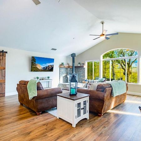 Mystic Mountain Villa, 14 Miles From Yosemite 오크허스트 외부 사진