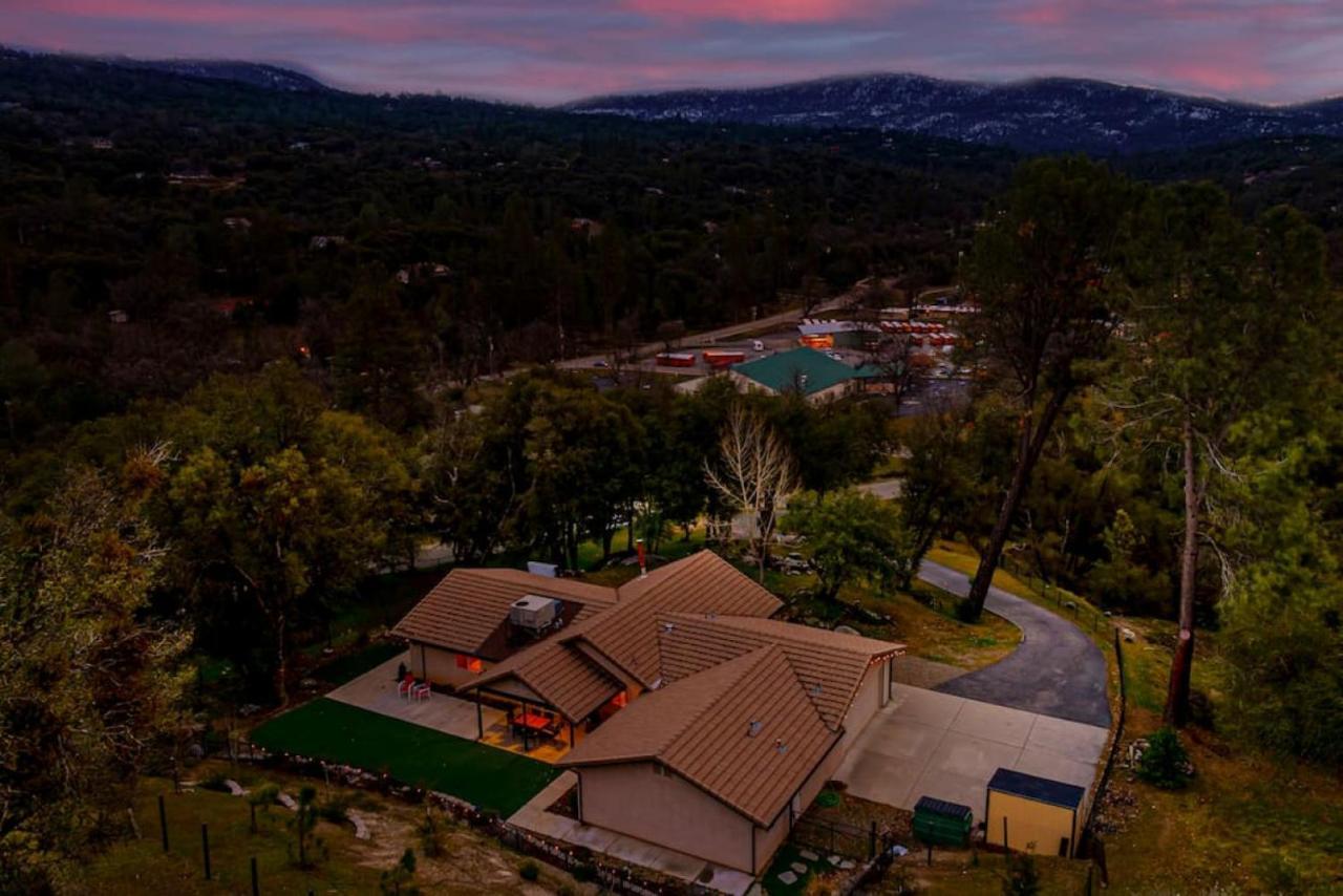 Mystic Mountain Villa, 14 Miles From Yosemite 오크허스트 외부 사진