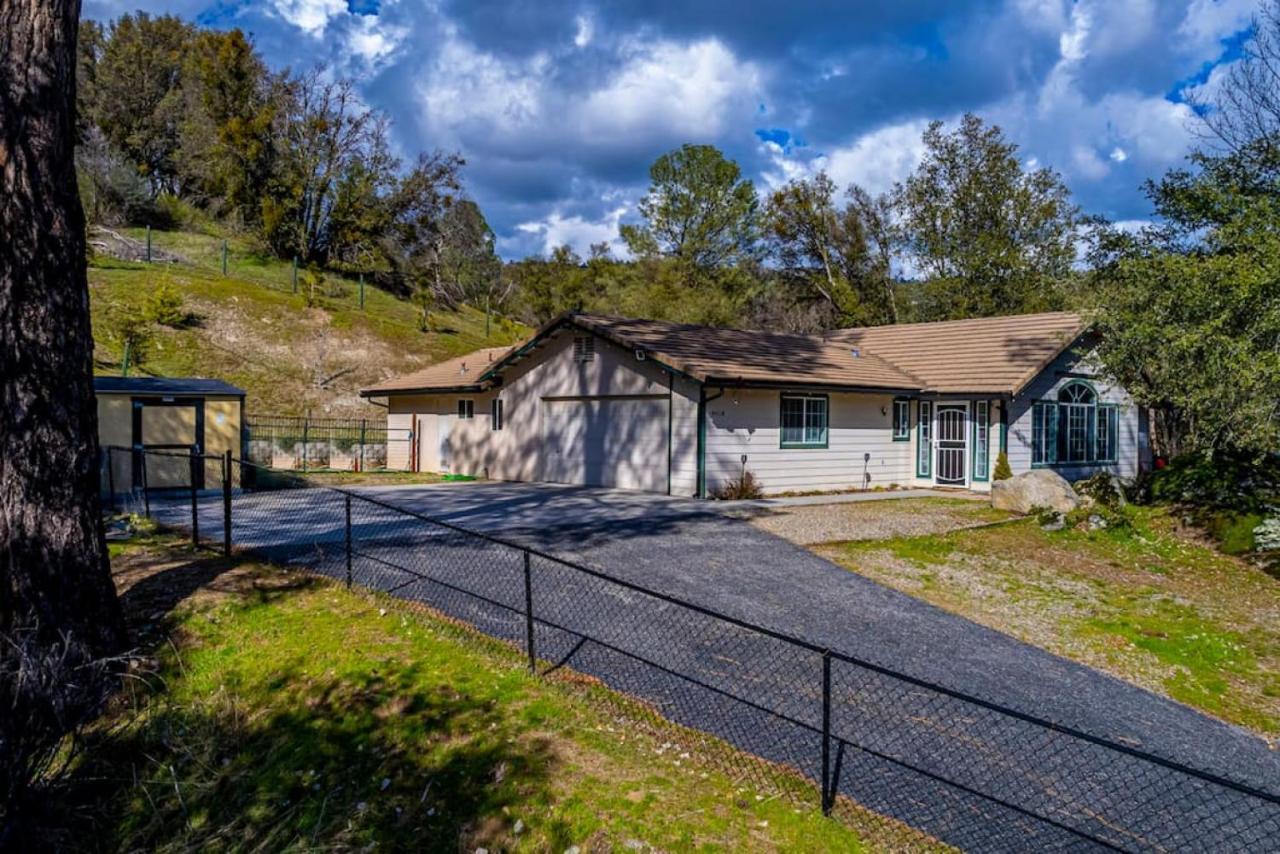 Mystic Mountain Villa, 14 Miles From Yosemite 오크허스트 외부 사진