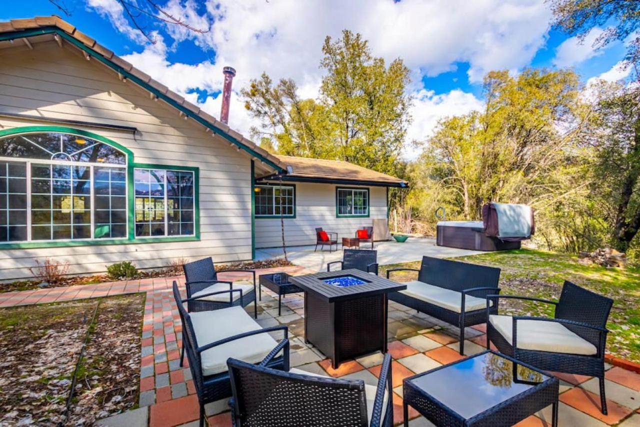 Mystic Mountain Villa, 14 Miles From Yosemite 오크허스트 외부 사진