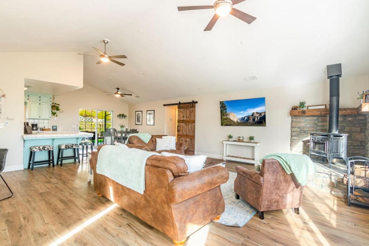 Mystic Mountain Villa, 14 Miles From Yosemite 오크허스트 외부 사진