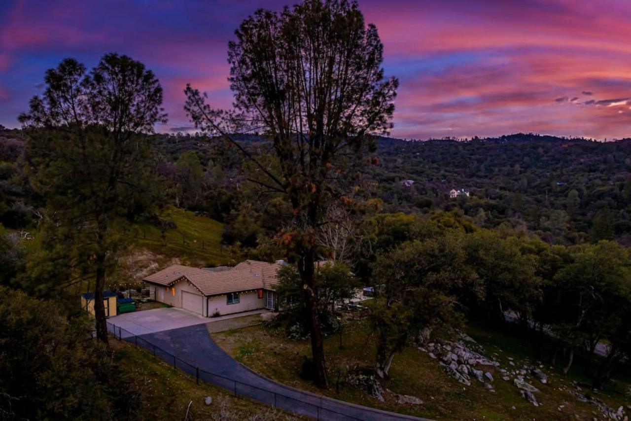 Mystic Mountain Villa, 14 Miles From Yosemite 오크허스트 외부 사진